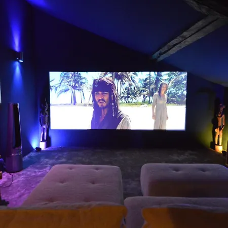 Cinema Piscine Proche De Emilion Vendégház 3*